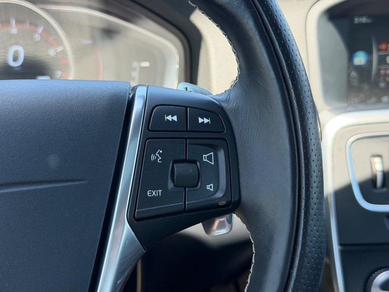 Volvo S60 Vehicle Full-screen Gallery Image 18