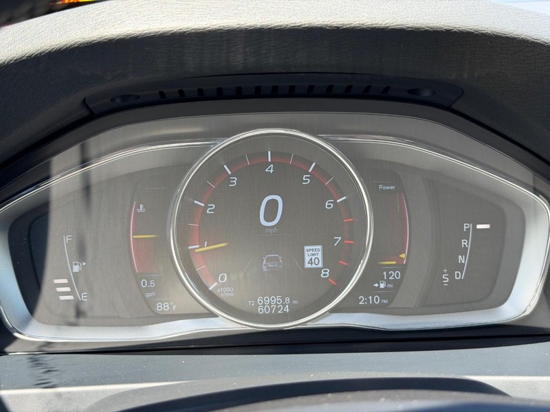 Volvo S60 Vehicle Full-screen Gallery Image 19