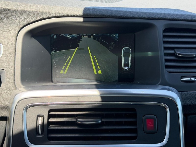Volvo S60 Vehicle Full-screen Gallery Image 21