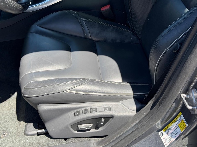 Volvo S60 Vehicle Full-screen Gallery Image 23