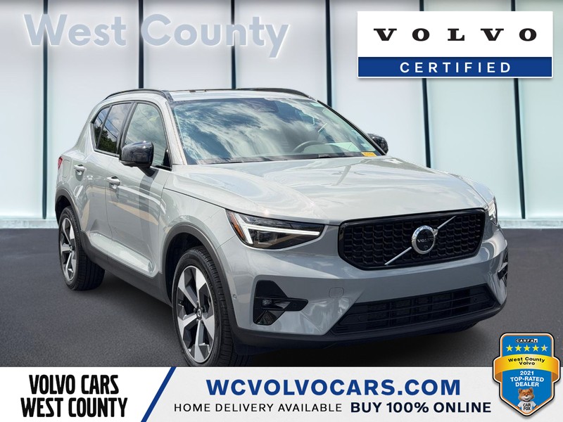 Gray (Vapour Grey Metallic) 2026 Volvo XC40 B5 Plus AWD SUV / Crossover All-Wheel Drive Automatic