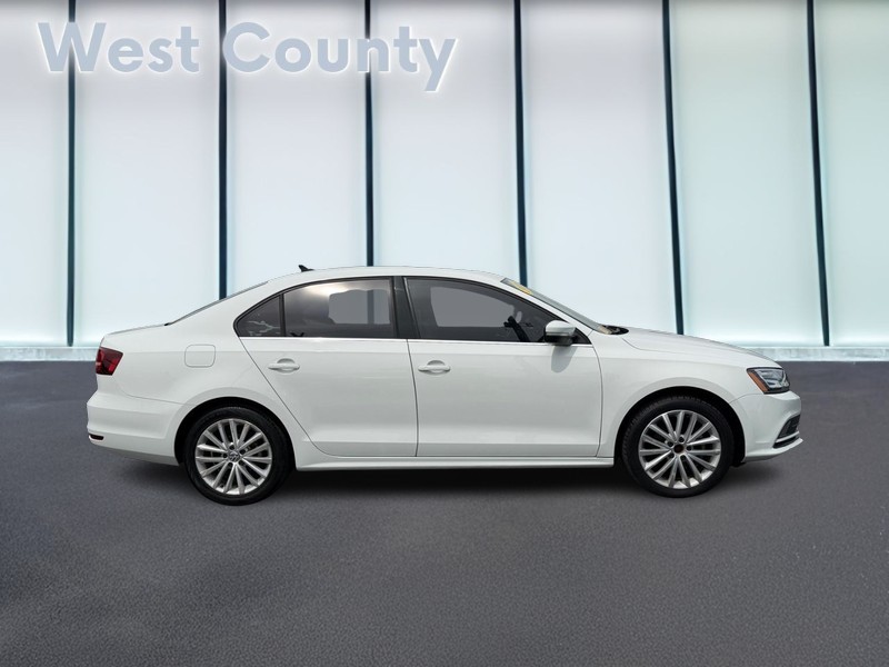 Volkswagen Jetta Sedan Vehicle Full-screen Gallery Image 02