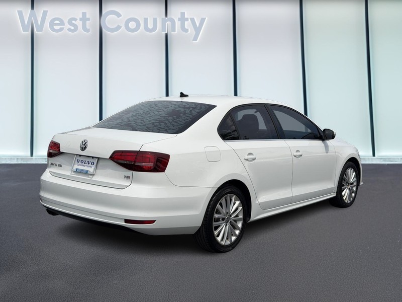 Volkswagen Jetta Sedan Vehicle Full-screen Gallery Image 03