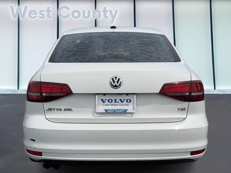 Volkswagen Jetta Sedan Vehicle Full-screen Gallery Image 05