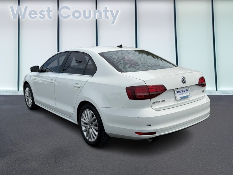 Volkswagen Jetta Sedan Vehicle Full-screen Gallery Image 06