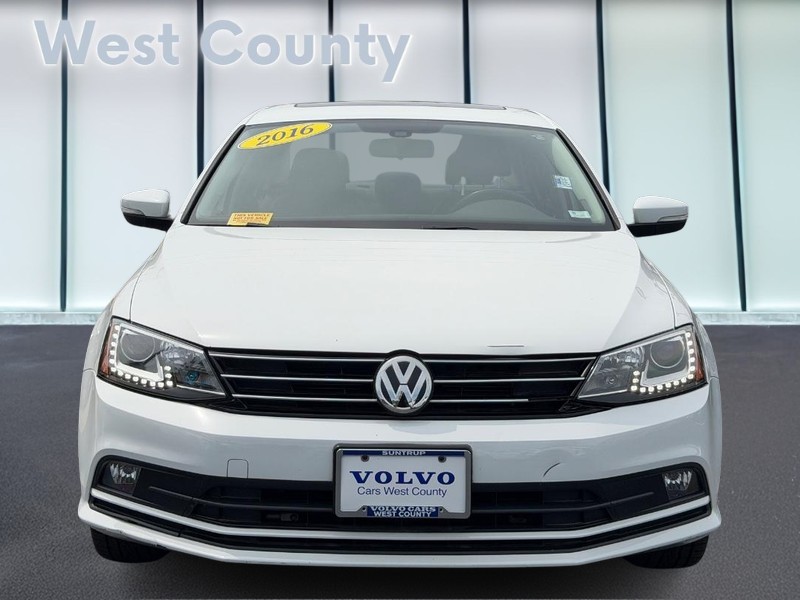 Volkswagen Jetta Sedan Vehicle Full-screen Gallery Image 09