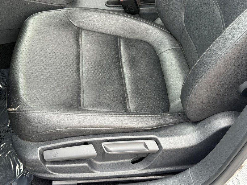 Volkswagen Jetta Sedan Vehicle Full-screen Gallery Image 22