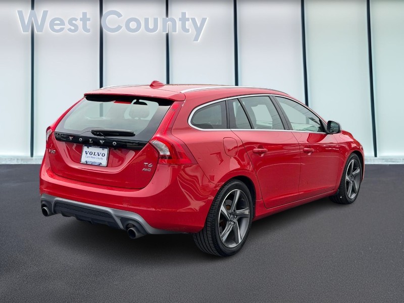 Volvo V60 Vehicle Full-screen Gallery Image 03