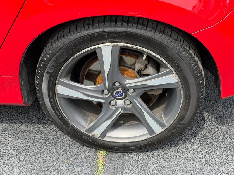 Volvo V60 Vehicle Full-screen Gallery Image 07
