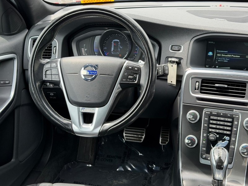 Volvo V60 Vehicle Full-screen Gallery Image 12