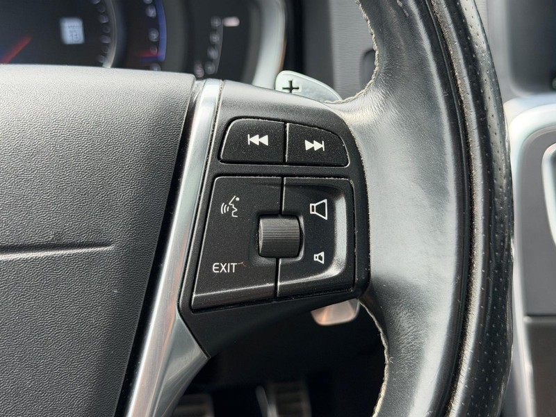 Volvo V60 Vehicle Full-screen Gallery Image 18