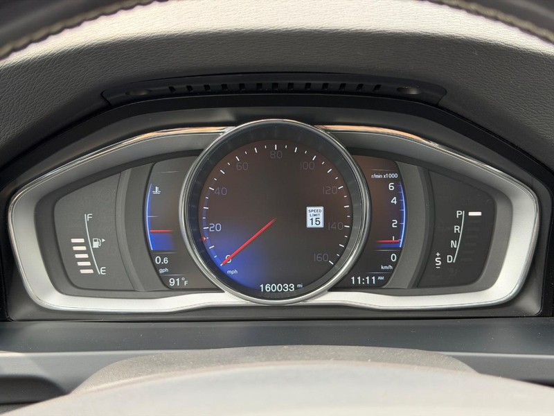 Volvo V60 Vehicle Full-screen Gallery Image 19