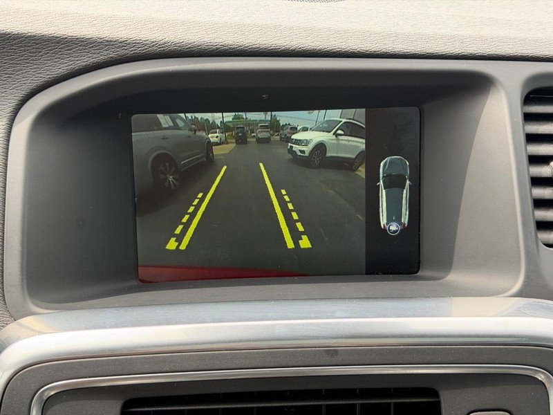 Volvo V60 Vehicle Full-screen Gallery Image 21