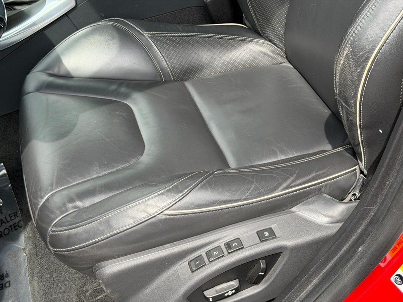 Volvo V60 Vehicle Full-screen Gallery Image 23