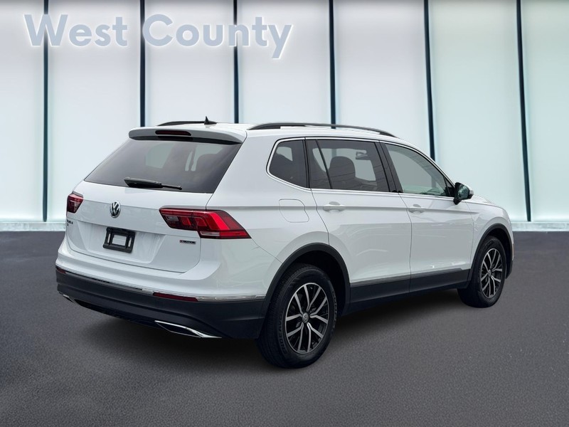 Volkswagen Tiguan Vehicle Full-screen Gallery Image 03