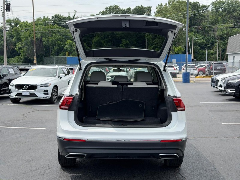 Volkswagen Tiguan Vehicle Full-screen Gallery Image 04