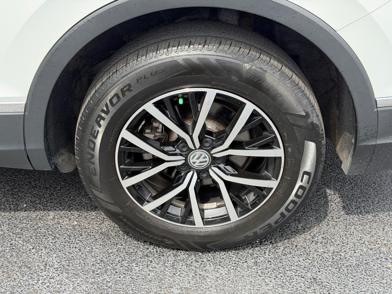 Volkswagen Tiguan Vehicle Full-screen Gallery Image 07