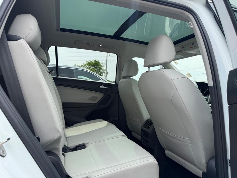 Volkswagen Tiguan Vehicle Full-screen Gallery Image 10