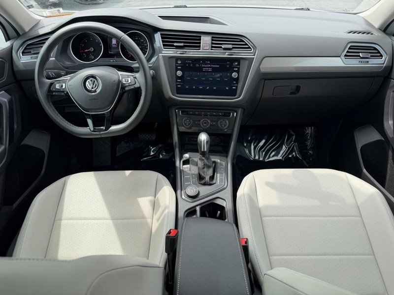 Volkswagen Tiguan Vehicle Full-screen Gallery Image 11