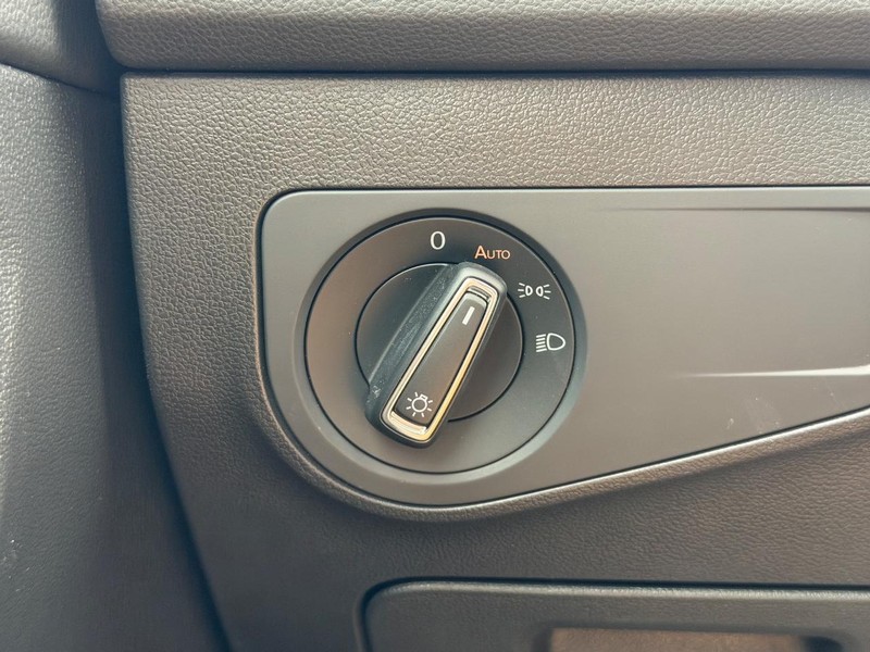 Volkswagen Tiguan Vehicle Full-screen Gallery Image 16
