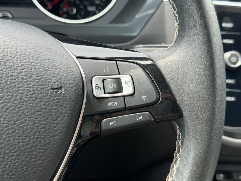 Volkswagen Tiguan Vehicle Full-screen Gallery Image 18