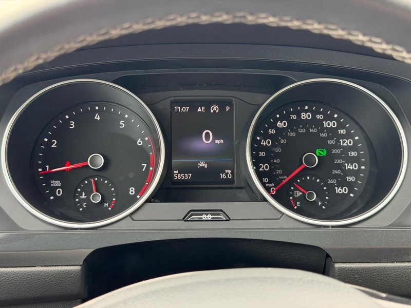 Volkswagen Tiguan Vehicle Full-screen Gallery Image 19