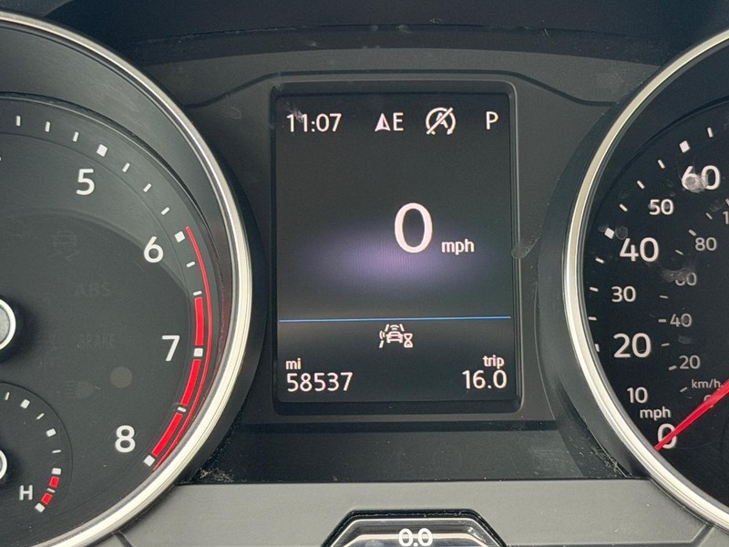 Volkswagen Tiguan Vehicle Full-screen Gallery Image 20