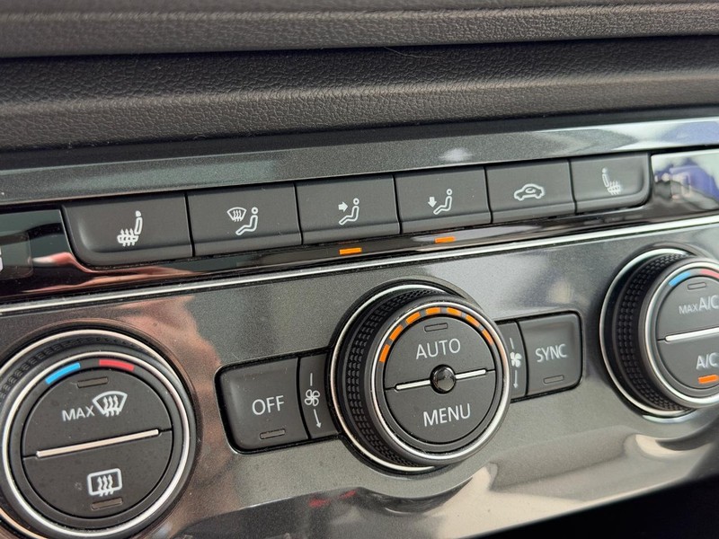 Volkswagen Tiguan Vehicle Full-screen Gallery Image 22