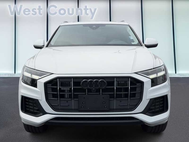 Audi Q8 Vehicle Full-screen Gallery Image 09