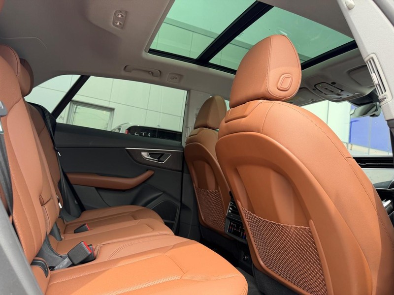 Audi Q8 Vehicle Full-screen Gallery Image 10