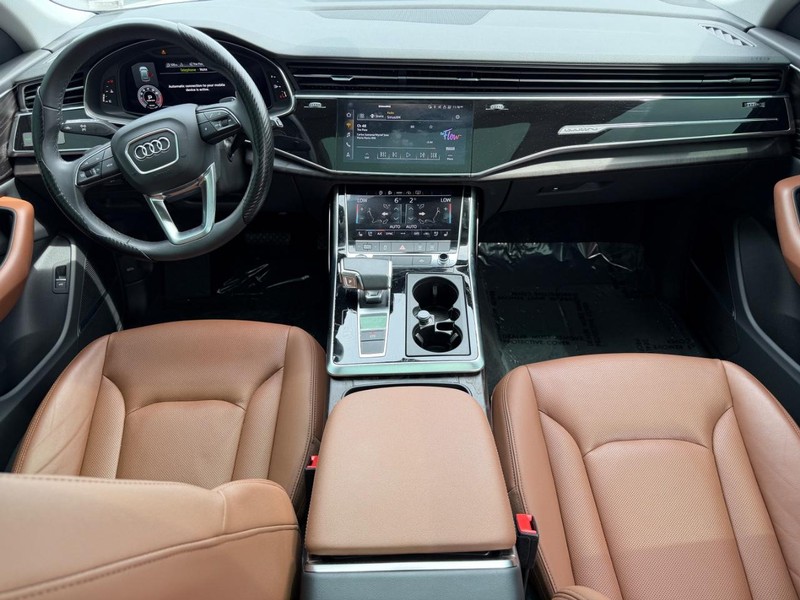Audi Q8 Vehicle Full-screen Gallery Image 11