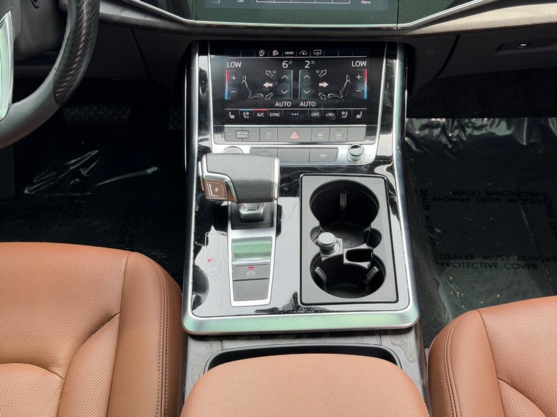 Audi Q8 Vehicle Full-screen Gallery Image 14
