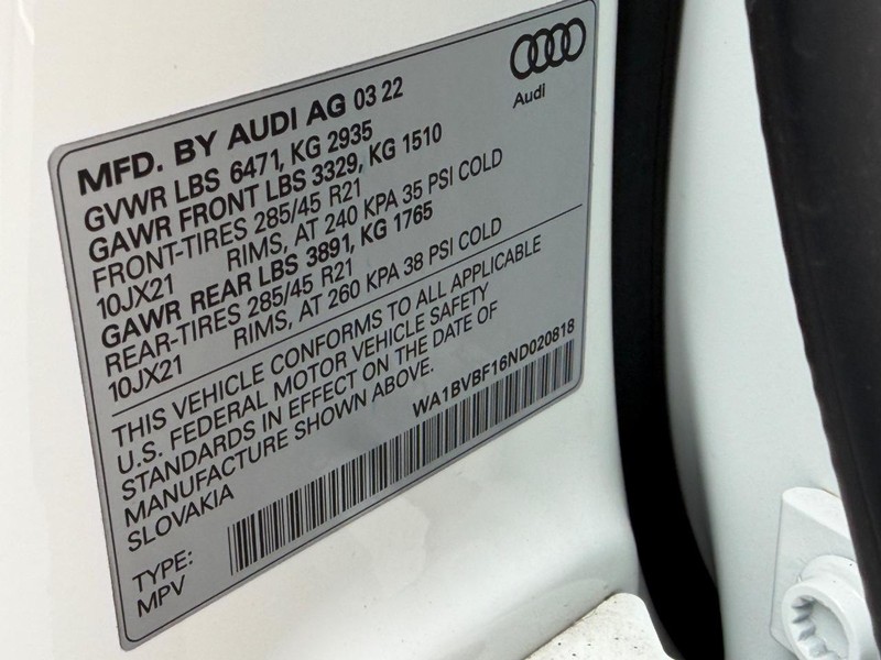 Audi Q8 Vehicle Full-screen Gallery Image 25