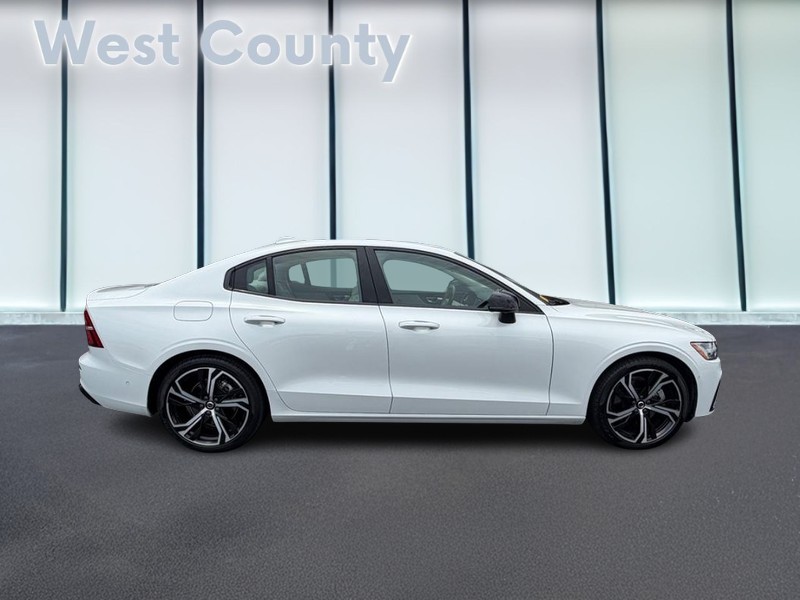 Volvo S60 Vehicle Full-screen Gallery Image 02