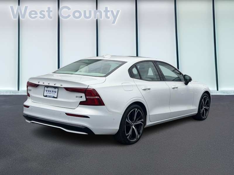 Volvo S60 Vehicle Full-screen Gallery Image 03