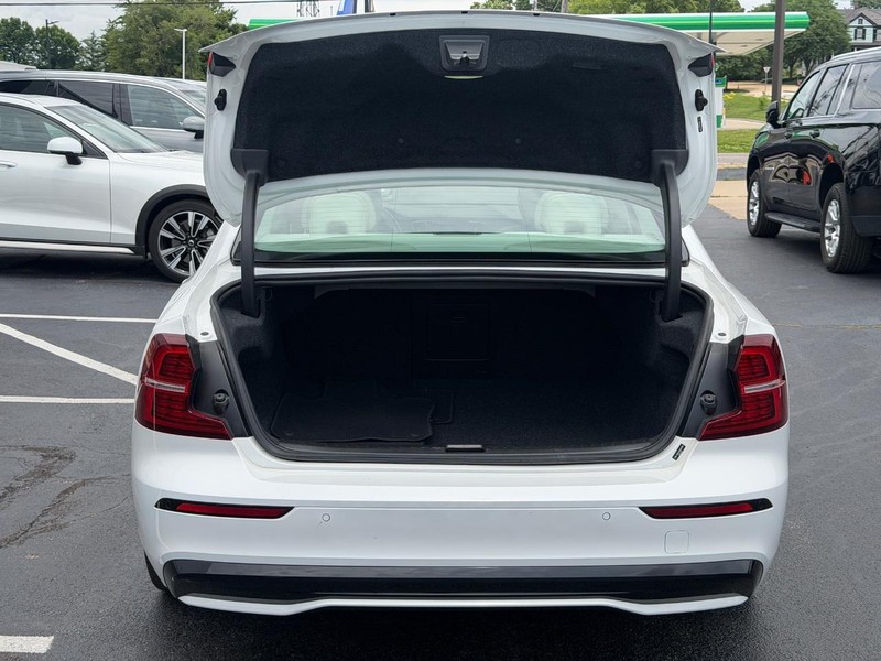 Volvo S60 Vehicle Full-screen Gallery Image 04