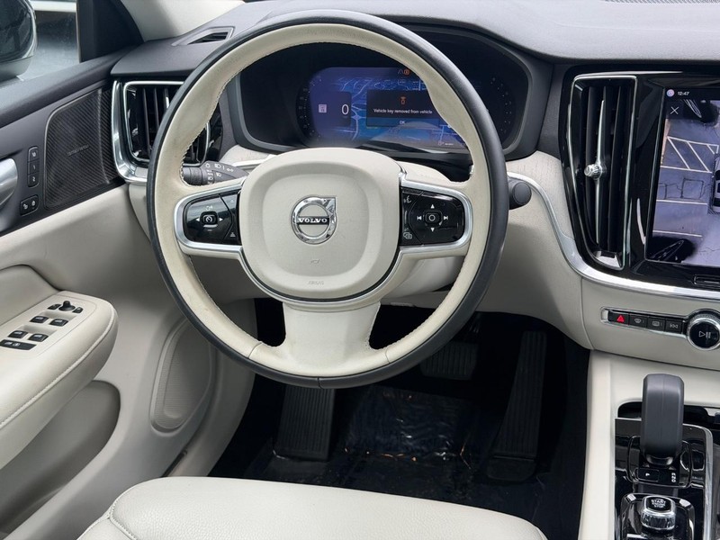 Volvo S60 Vehicle Full-screen Gallery Image 12