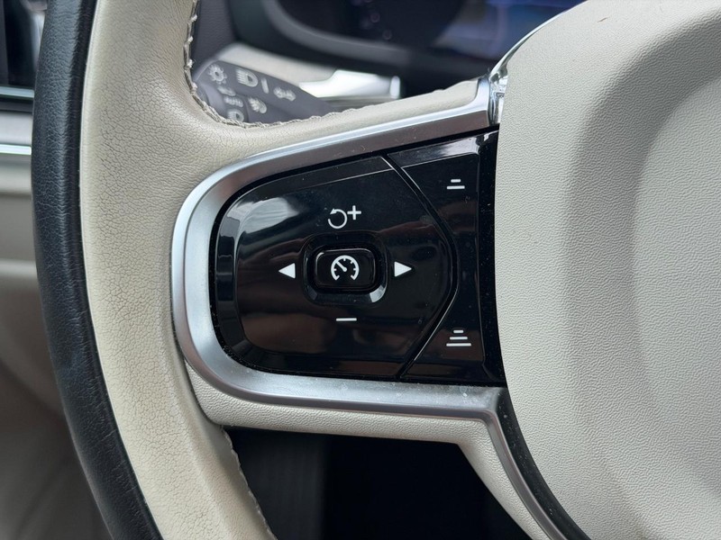 Volvo S60 Vehicle Full-screen Gallery Image 16