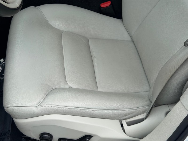 Volvo S60 Vehicle Full-screen Gallery Image 19