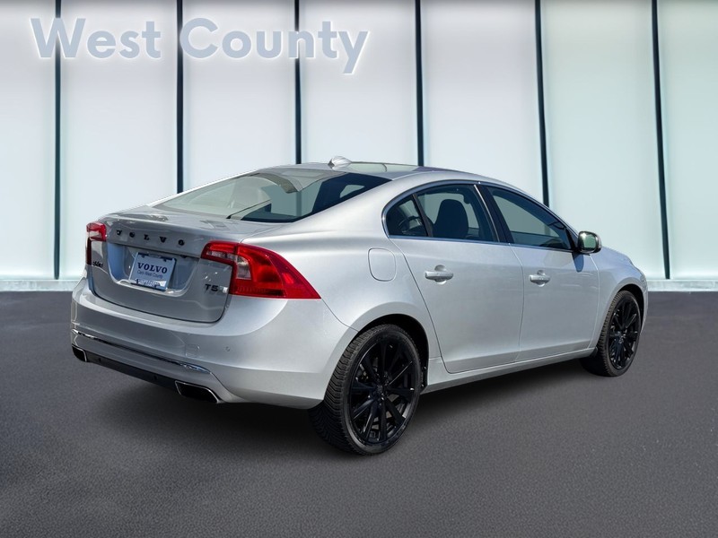 Volvo S60 Inscription Vehicle Full-screen Gallery Image 03