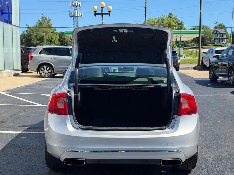 Volvo S60 Inscription Vehicle Full-screen Gallery Image 04