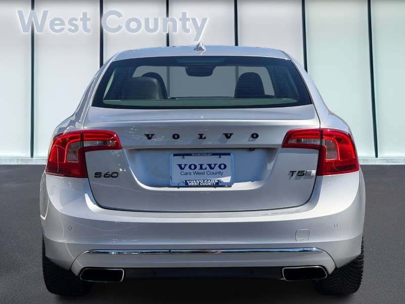 Volvo S60 Inscription Vehicle Full-screen Gallery Image 05
