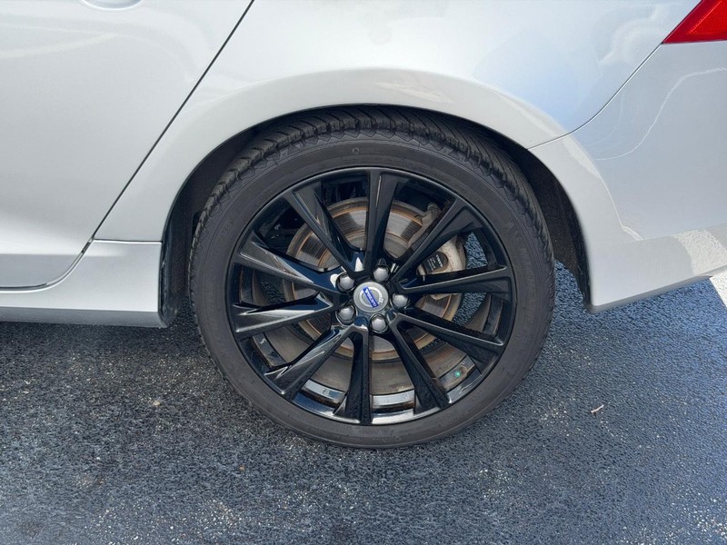 Volvo S60 Inscription Vehicle Full-screen Gallery Image 07
