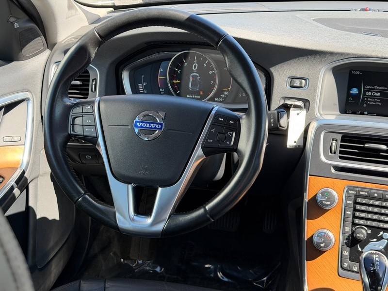 Volvo S60 Inscription Vehicle Full-screen Gallery Image 12