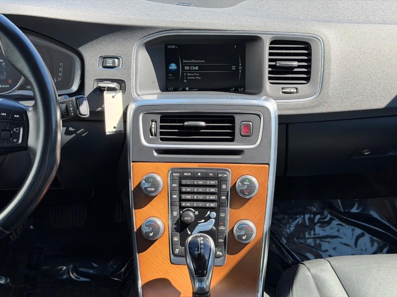 Volvo S60 Inscription Vehicle Full-screen Gallery Image 13