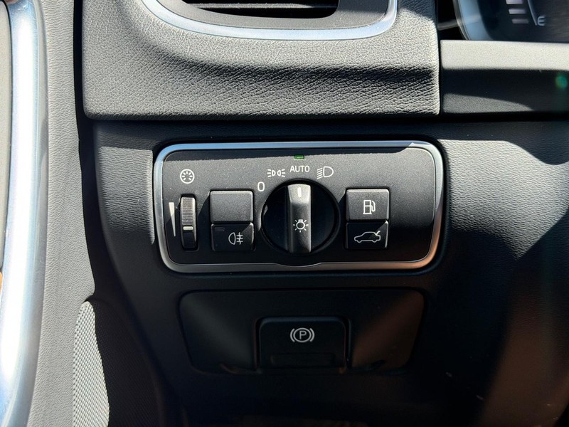 Volvo S60 Inscription Vehicle Full-screen Gallery Image 15