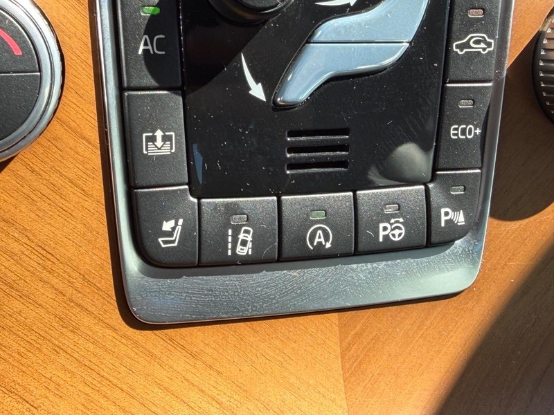 Volvo S60 Inscription Vehicle Full-screen Gallery Image 21