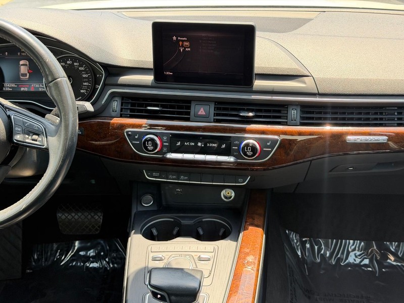 Audi A5 Sportback Vehicle Full-screen Gallery Image 13