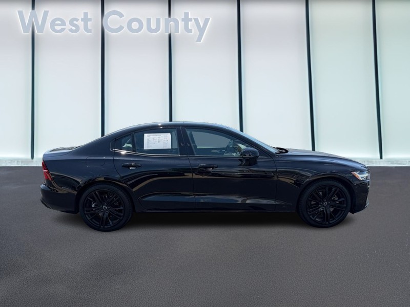 Volvo S60 Vehicle Full-screen Gallery Image 02