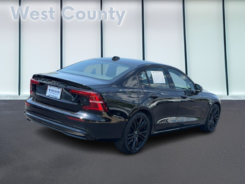 Volvo S60 Vehicle Full-screen Gallery Image 03